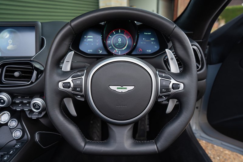 Aston Martin Vantage V8 - Large 11