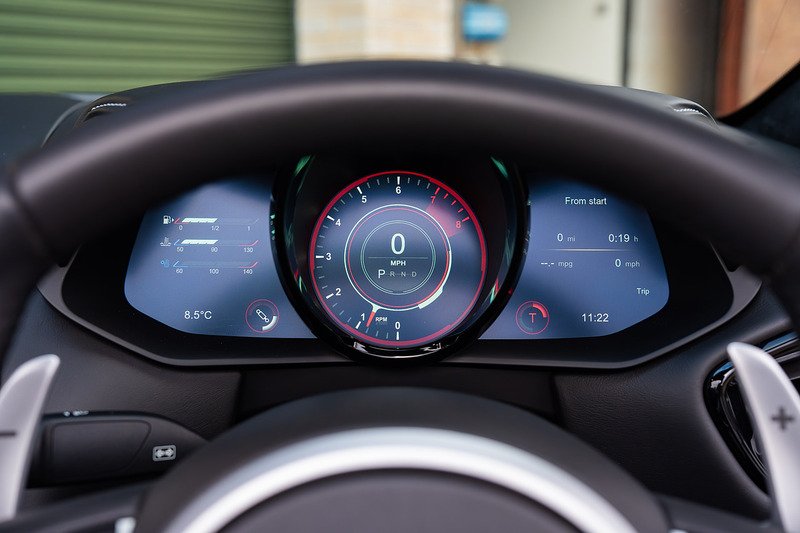 Aston Martin Vantage V8 - Large 12