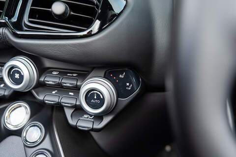 Aston Martin Vantage V8 - Large 13