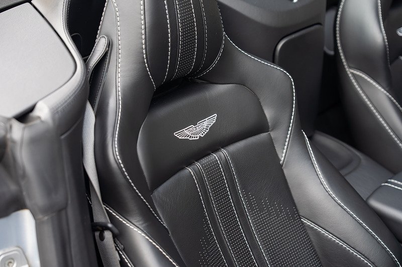 Aston Martin Vantage V8 - Large 15