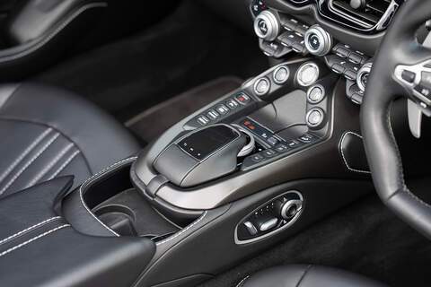 Aston Martin Vantage V8 - Large 34