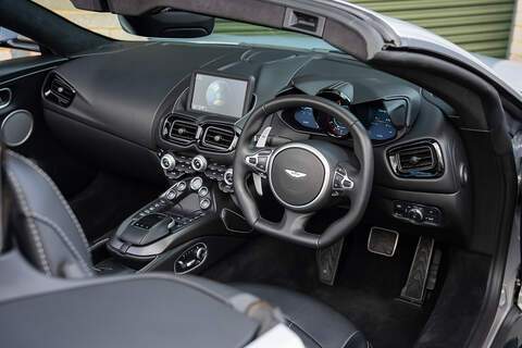 Aston Martin Vantage V8 - Large 47