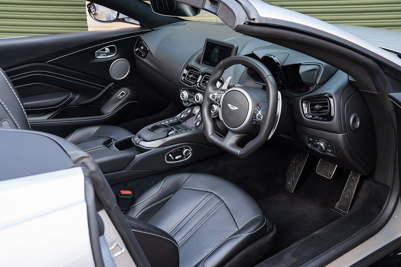 Aston Martin Vantage V8 - Large 10