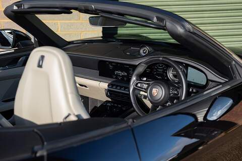 Porsche 911 T 992 Carrera 4S - Large 26