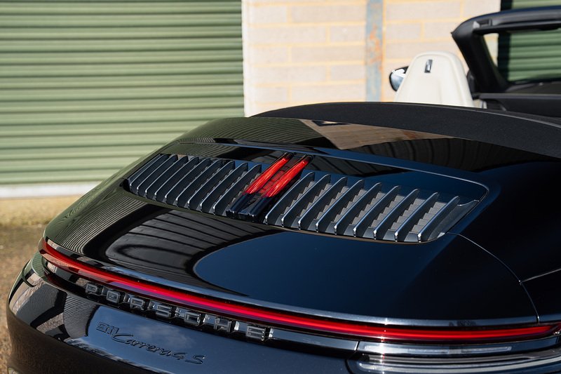 Porsche 911 T 992 Carrera 4S - Large 44