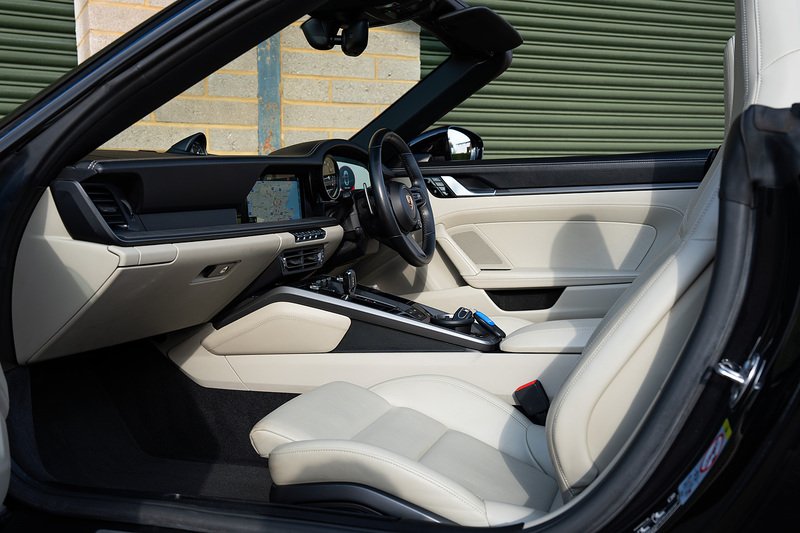 Porsche 911 T 992 Carrera 4S - Large 3