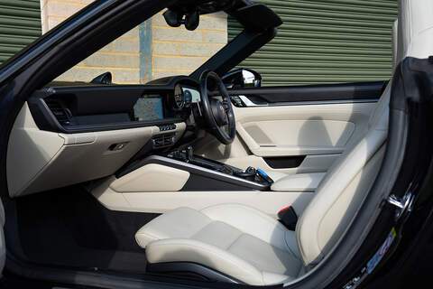 Porsche 911 T 992 Carrera 4S - Large 3