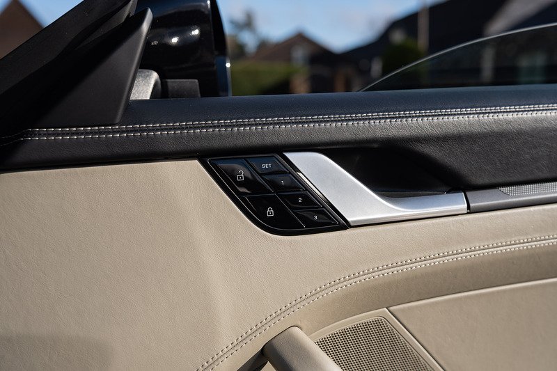 Porsche 911 T 992 Carrera 4S - Large 14