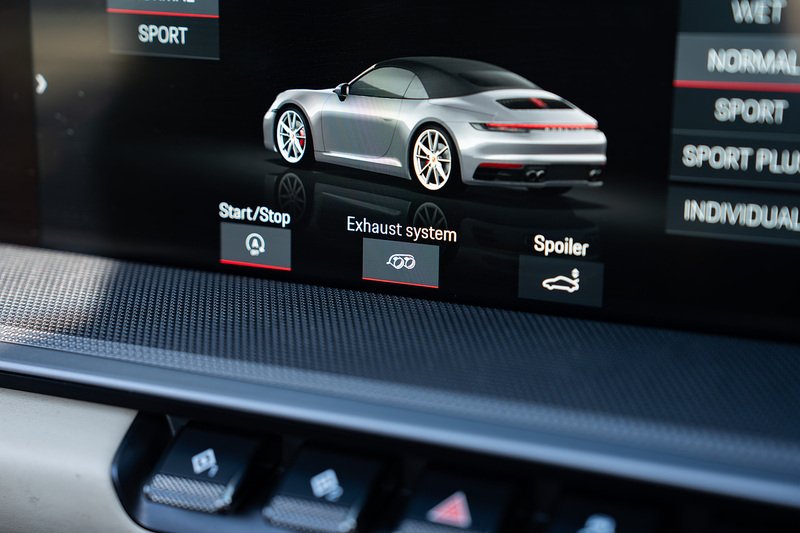 Porsche 911 T 992 Carrera 4S - Large 34