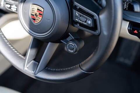 Porsche 911 T 992 Carrera 4S - Large 30