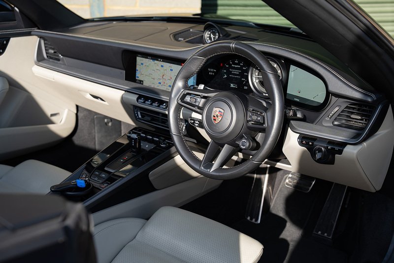 Porsche 911 T 992 Carrera 4S - Large 15