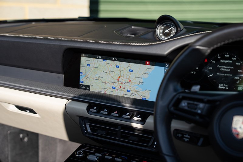 Porsche 911 T 992 Carrera 4S - Large 36