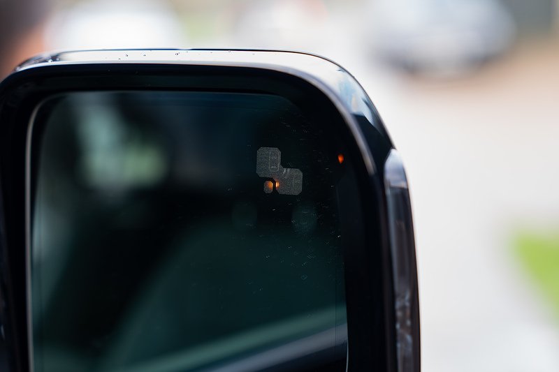 Land Rover Defender 110 D250 MHEV X-Dynamic SE - Large 23