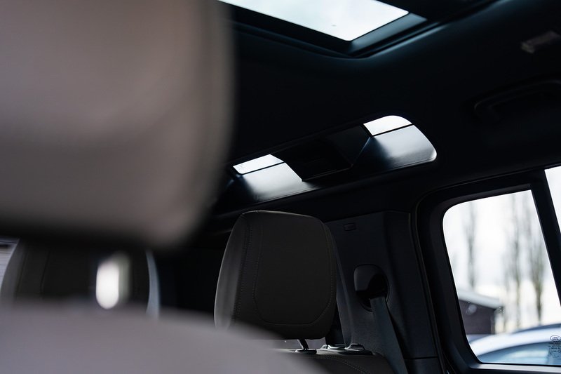 Land Rover Defender 110 D250 MHEV X-Dynamic SE - Large 27