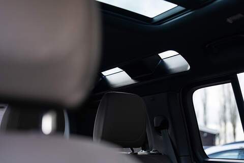 Land Rover Defender 110 D250 MHEV X-Dynamic SE - Large 27