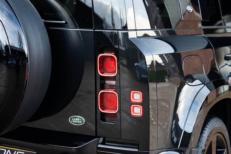 Land Rover Defender 110 D250 MHEV X-Dynamic SE - Large 21