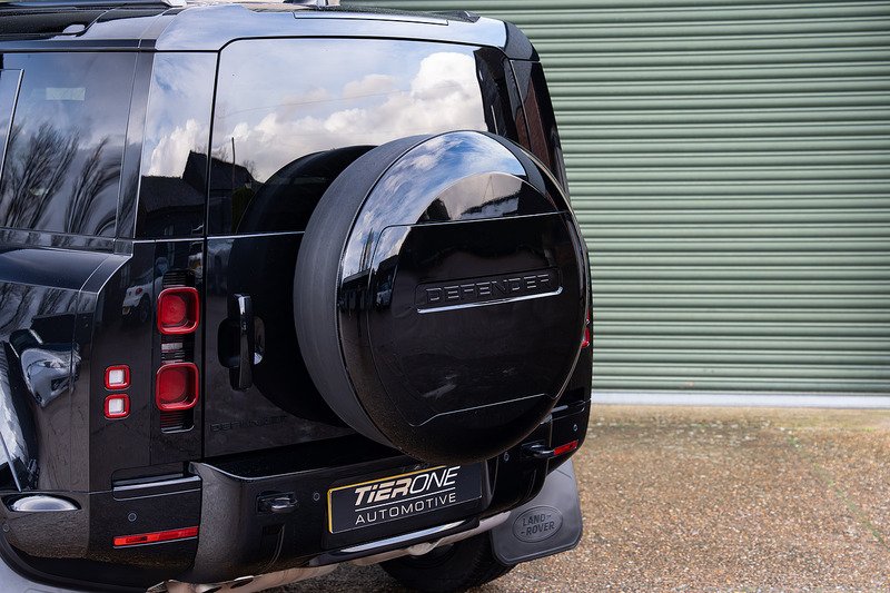 Land Rover Defender 110 D250 MHEV X-Dynamic SE - Large 20