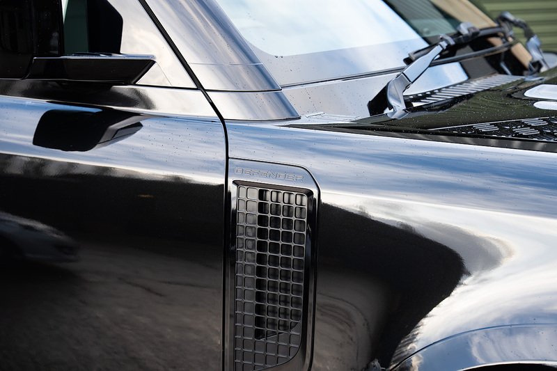 Land Rover Defender 110 D250 MHEV X-Dynamic SE - Large 18