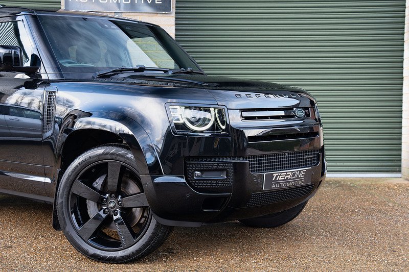 Land Rover Defender 110 D250 MHEV X-Dynamic SE - Large 32