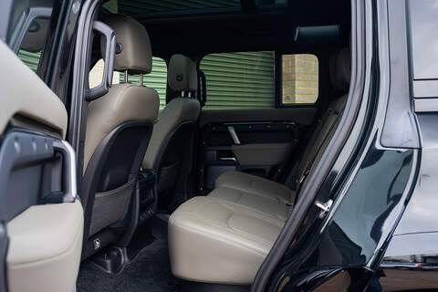 Land Rover Defender 110 D250 MHEV X-Dynamic SE - Large 4