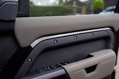 Land Rover Defender 110 D250 MHEV X-Dynamic SE - Large 26