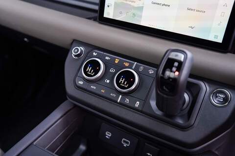 Land Rover Defender 110 D250 MHEV X-Dynamic SE - Large 15