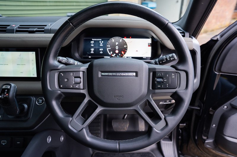 Land Rover Defender 110 D250 MHEV X-Dynamic SE - Large 13