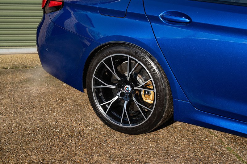 BMW M5 i V8 Competition - Large 57