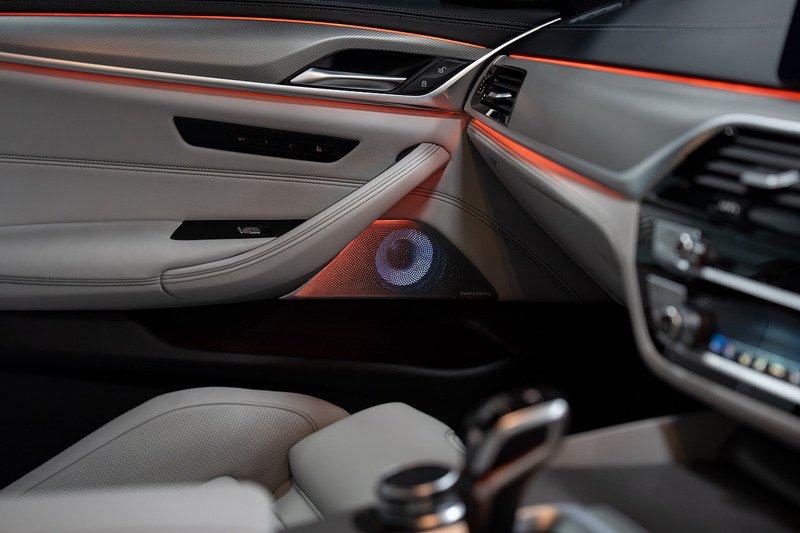 BMW M5 i V8 Competition - Large 50