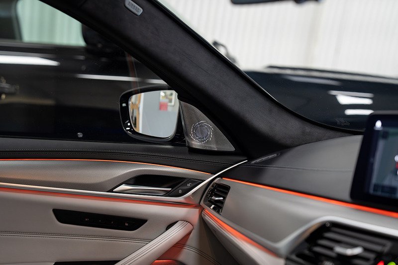 BMW M5 i V8 Competition - Large 12