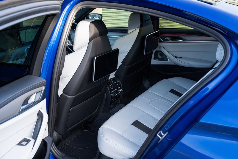 BMW M5 i V8 Competition - Large 41