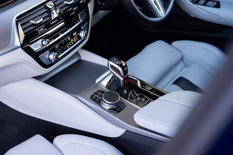 BMW M5 i V8 Competition - Large 51