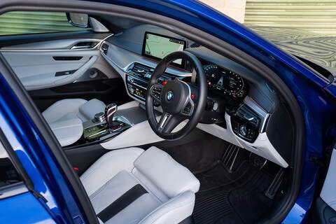 BMW M5 i V8 Competition - Large 10