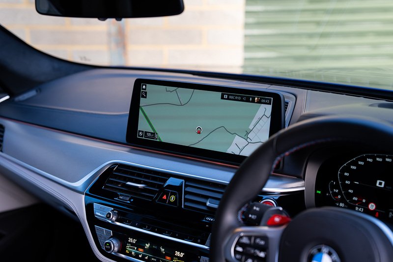 BMW M5 i V8 Competition - Large 37