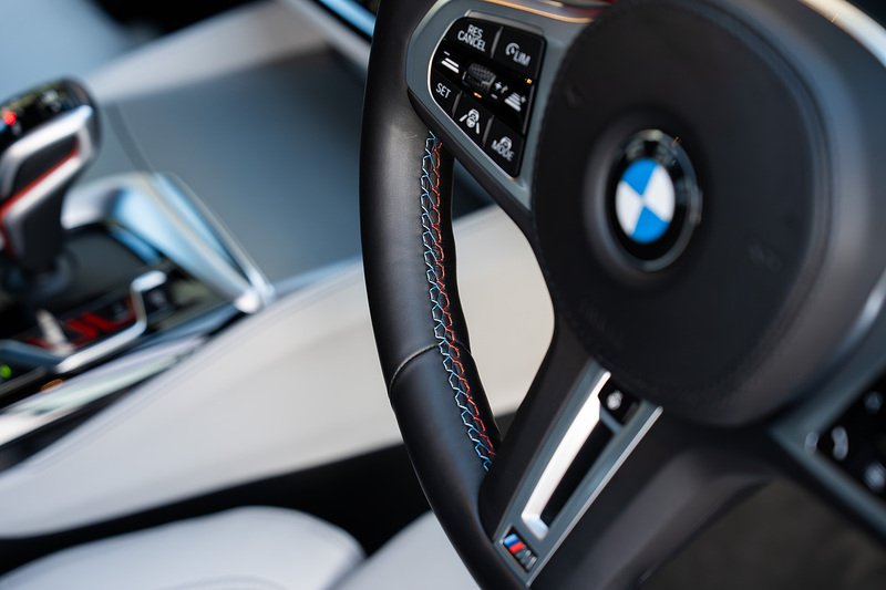 BMW M5 i V8 Competition - Large 24