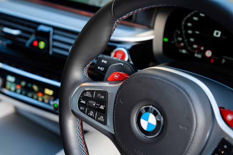 BMW M5 i V8 Competition - Large 27