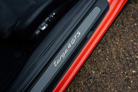 Porsche 911 T 991 4 GTS - Large 16