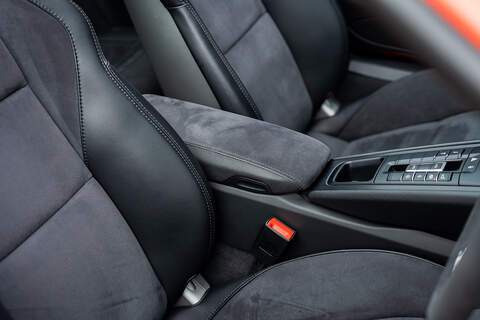 Porsche 911 T 991 4 GTS - Large 31