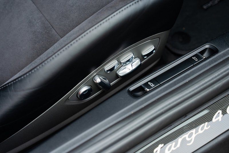 Porsche 911 T 991 4 GTS - Large 14