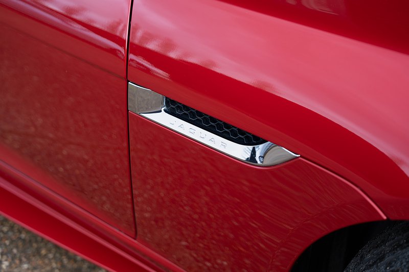 Jaguar F-Type V8 R - Large 24