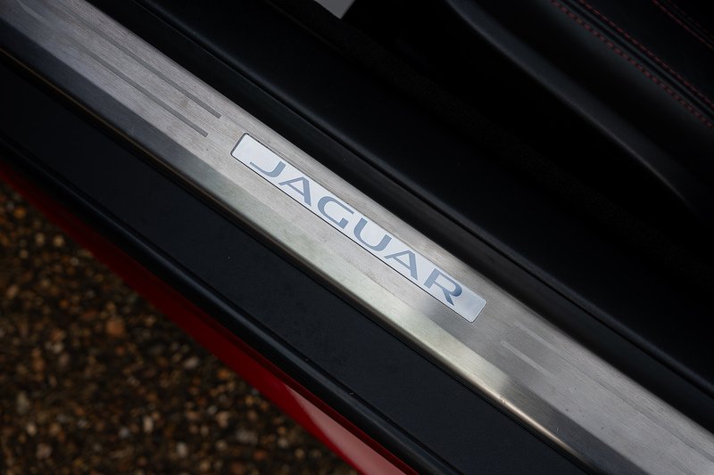 Jaguar F-Type V8 R - Large 42
