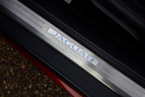 Jaguar F-Type V8 R - Large 42