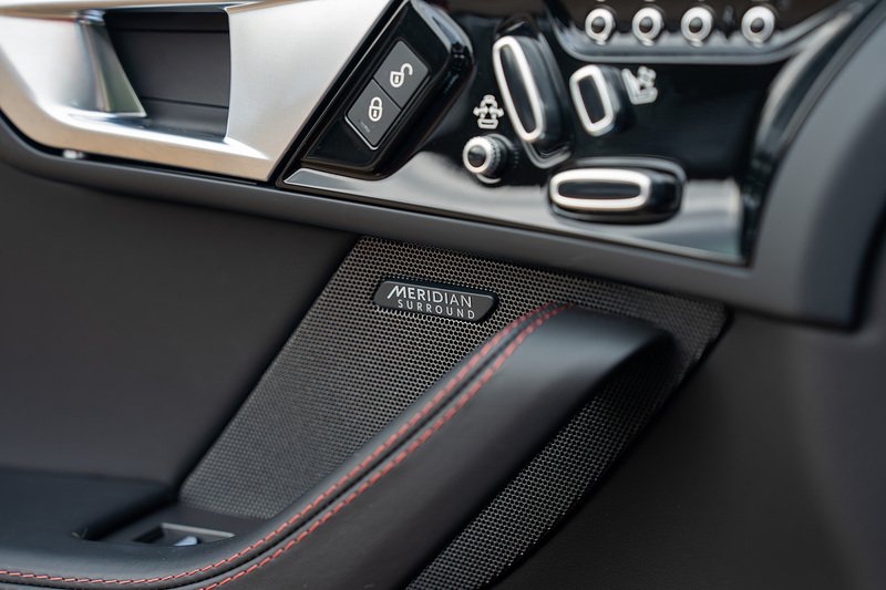 Jaguar F-Type V8 R - Large 36