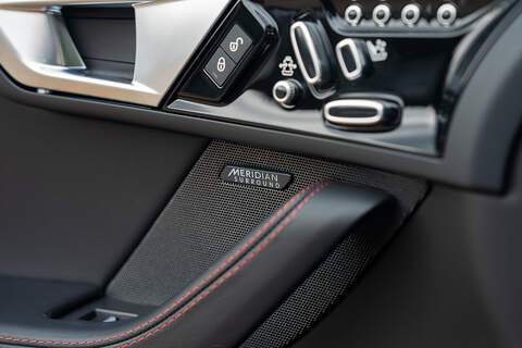 Jaguar F-Type V8 R - Large 36