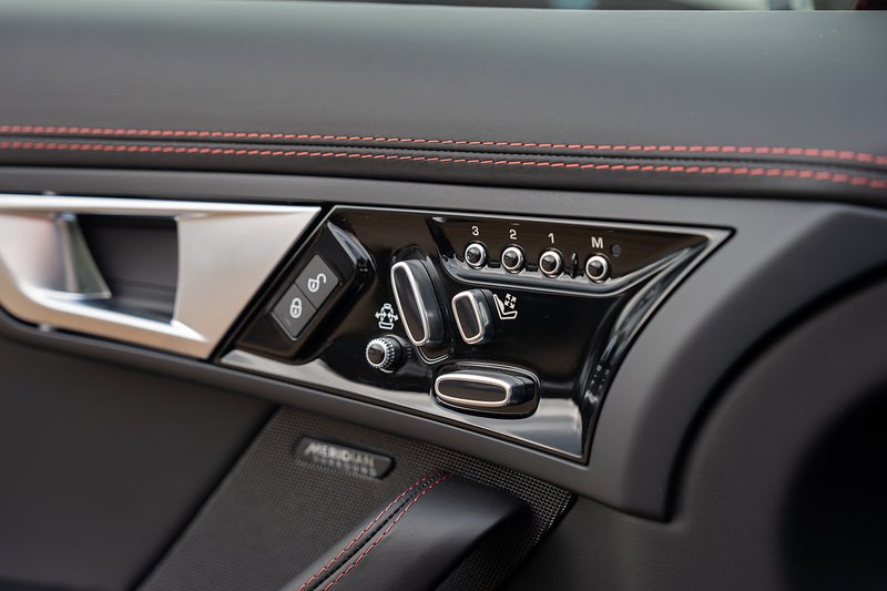 Jaguar F-Type V8 R - Large 17