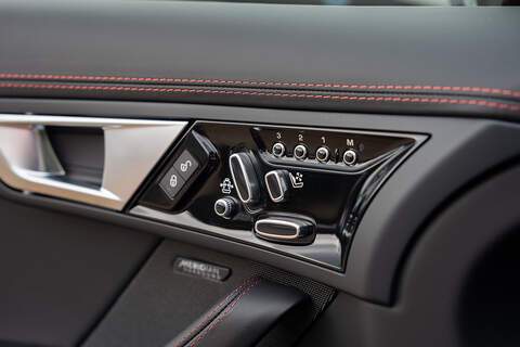 Jaguar F-Type V8 R - Large 17