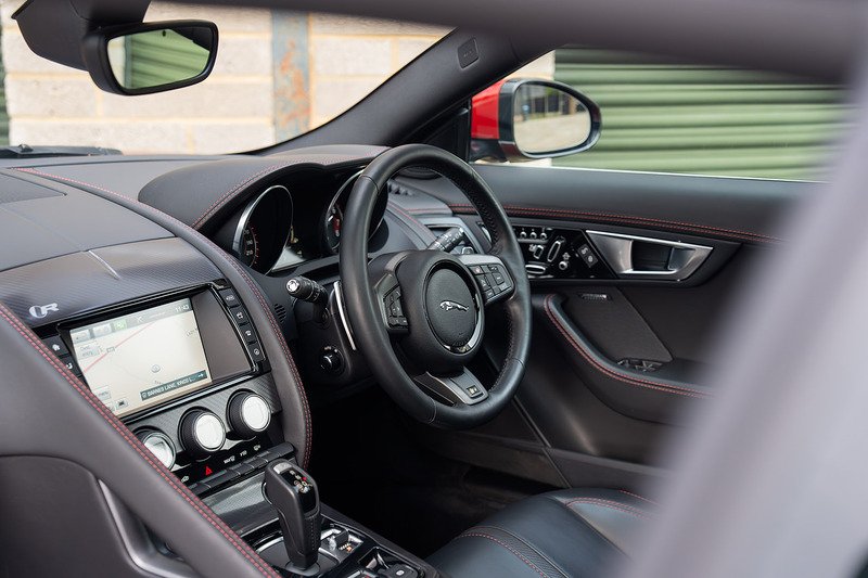 Jaguar F-Type V8 R - Large 37