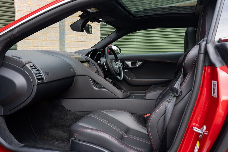 Jaguar F-Type V8 R - Large 3