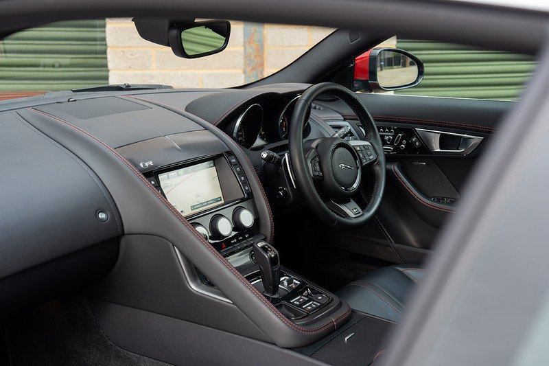 Jaguar F-Type V8 R - Large 4