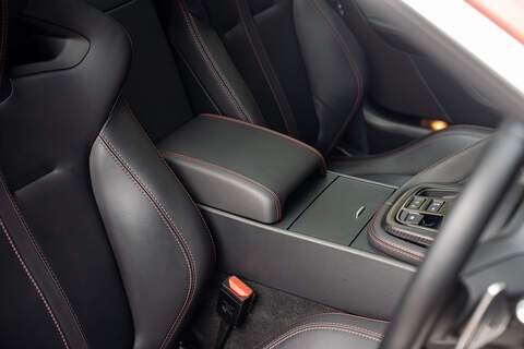 Jaguar F-Type V8 R - Large 41